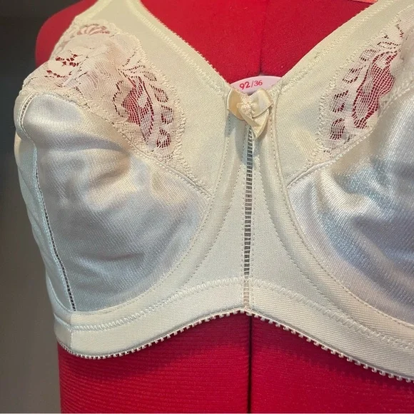 2FOR$30 Vintage Lilyette Nude Satin Bra With Underwire & Lace Size 34D - Picture 7 of 14